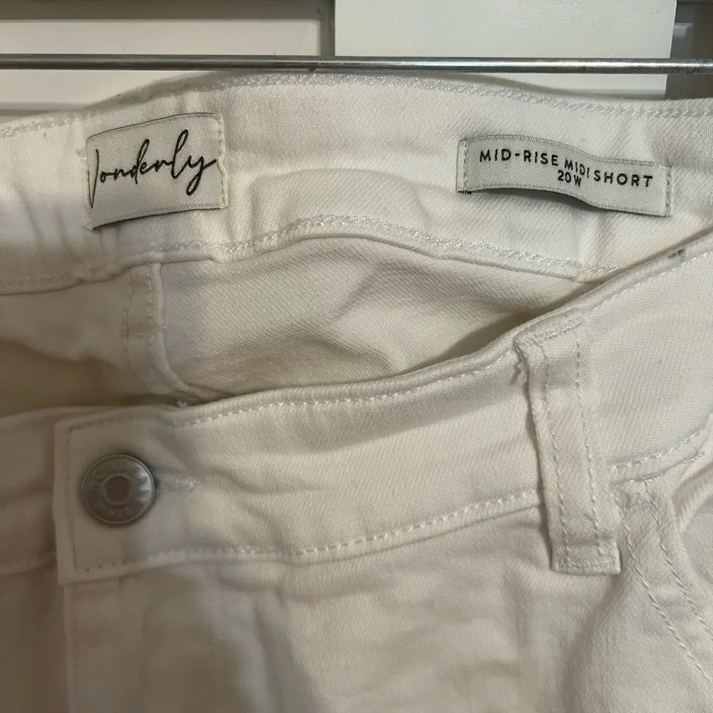 Wonderly Plus Size Midrise Relaxed Midi Denim Shorts White Size 20